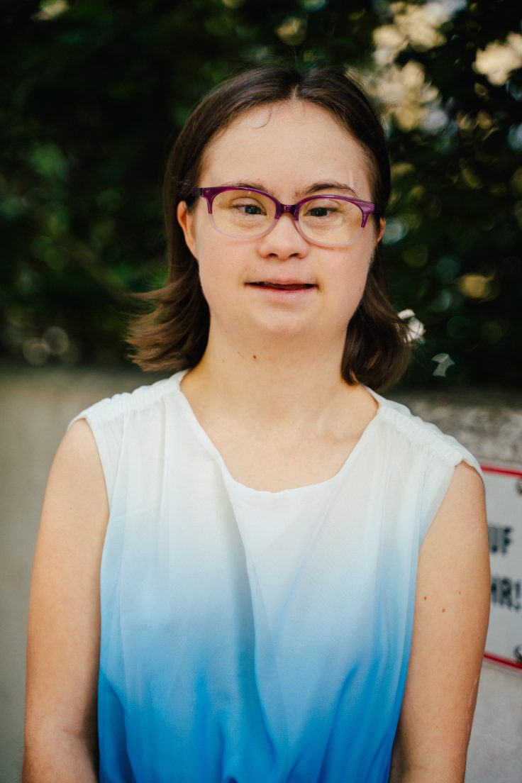 Porträtfoto von Lena Strohriegel