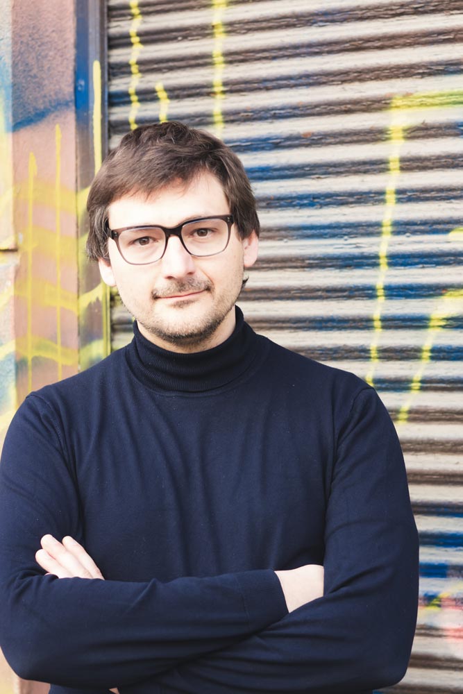 Portraitfoto von Fabian Burstein