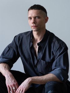 Portraitfoto von Louis Stiens
