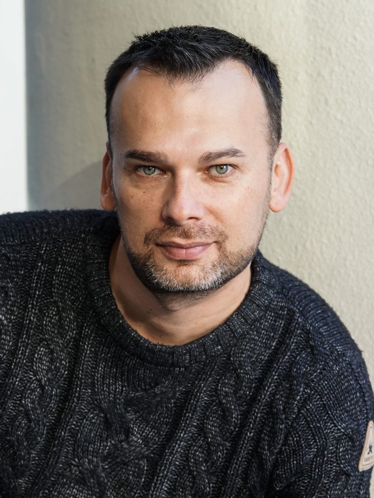 Portraitfoto von Aleš Jenis